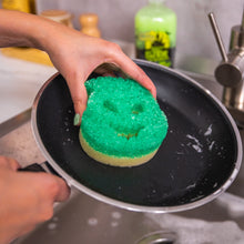 Načítať obrázok do zobrazovača galérie, Hubka Oogie Boogie Scrub Mommy pri čistení panvice