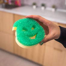 Načítať obrázok do zobrazovača galérie, Hubka Oogie Boogie Scrub Mommy v ruke