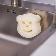 Načítať obrázok do zobrazovača galérie, Scrub Mommy® Special Edition Polar Bear (1 ks)