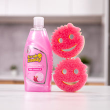 Načítať obrázok do zobrazovača galérie, Prostriedok na umývanie riadu Scrub Daddy Pink Sparkle a hubky Scrub Mommy v kuchyni