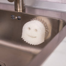 Načítať obrázok do zobrazovača galérie, Halloweenská hubka Scrub Daddy Special Edition v tvare ducha
