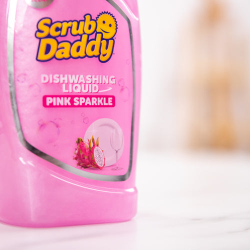 Trblietavý prostriedok na umývanie riadu Scrub Daddy Pink Sparkle zblízka