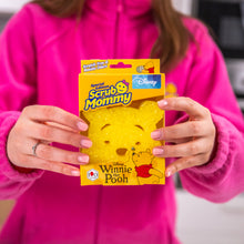 Načítať obrázok do zobrazovača galérie, Scrub Mommy® Špeciálna edícia Disney – Macko Pú
